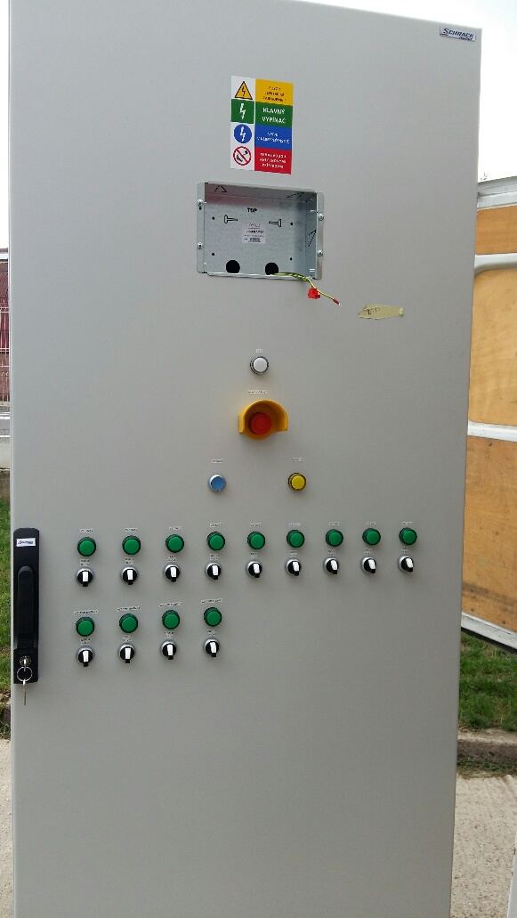 Rozvádzač technológie s ovládacími prvkami